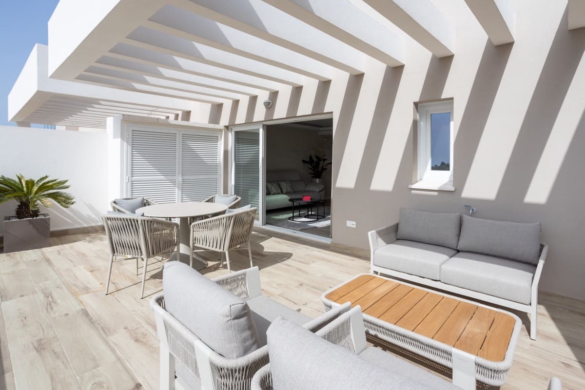 2 soverom Leilighet til salgs i Nueva Andalucia med svømmebasseng - € 890 000 (Ref: 9540051)