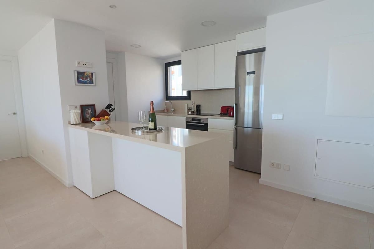 3 soveværelse Penthouse til salg i Fuengirola med swimmingpool - € 890.000 (Ref: 9540052)