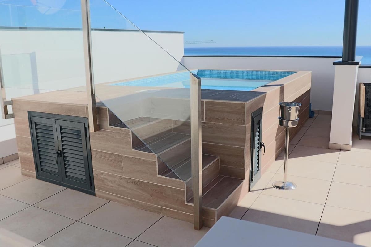 3 soveværelse Penthouse til salg i Fuengirola med swimmingpool - € 890.000 (Ref: 9540052)