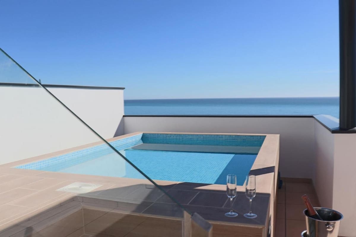 3 soveværelse Penthouse til salg i Fuengirola med swimmingpool - € 890.000 (Ref: 9540052)