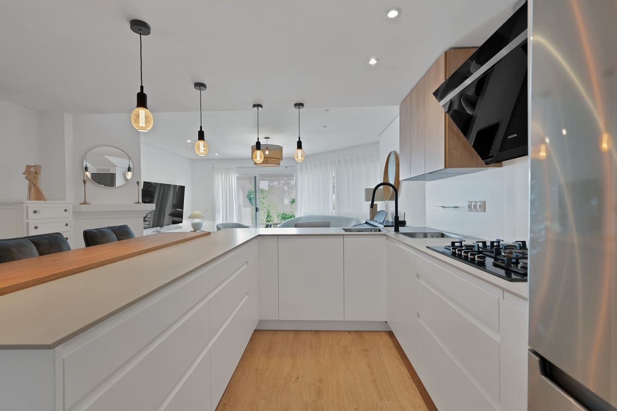 4 soverom Hus til salgs i Golden Mile med svømmebasseng - € 890 000 (Ref: 9540053)