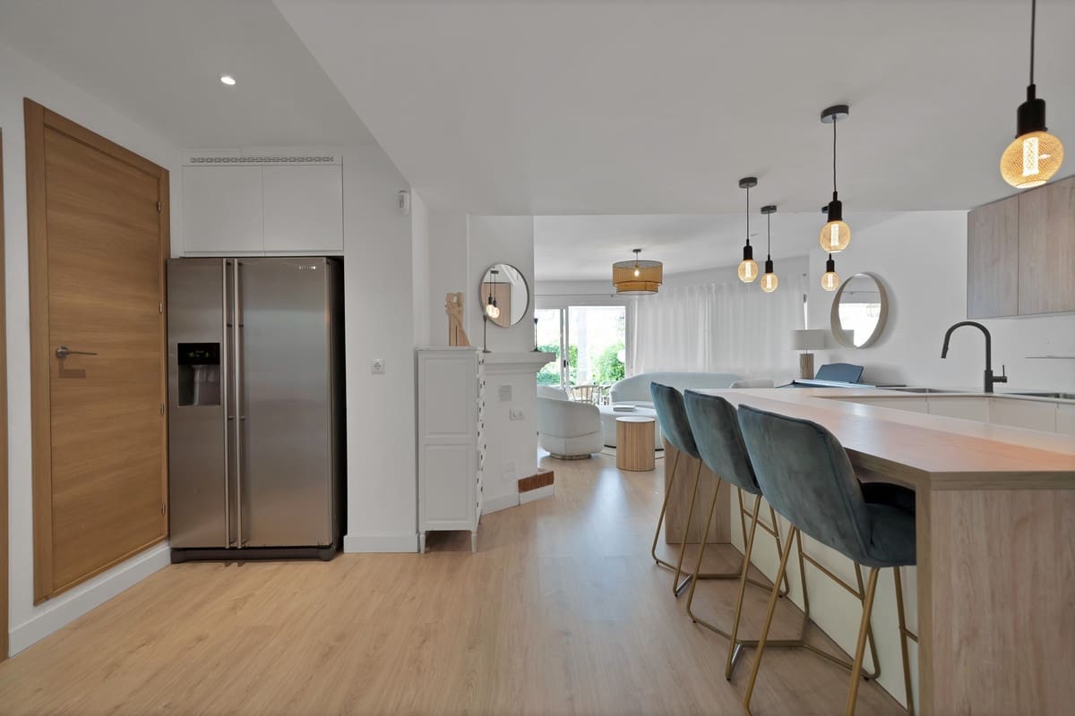 4 soverom Hus til salgs i Golden Mile med svømmebasseng - € 890 000 (Ref: 9540053)