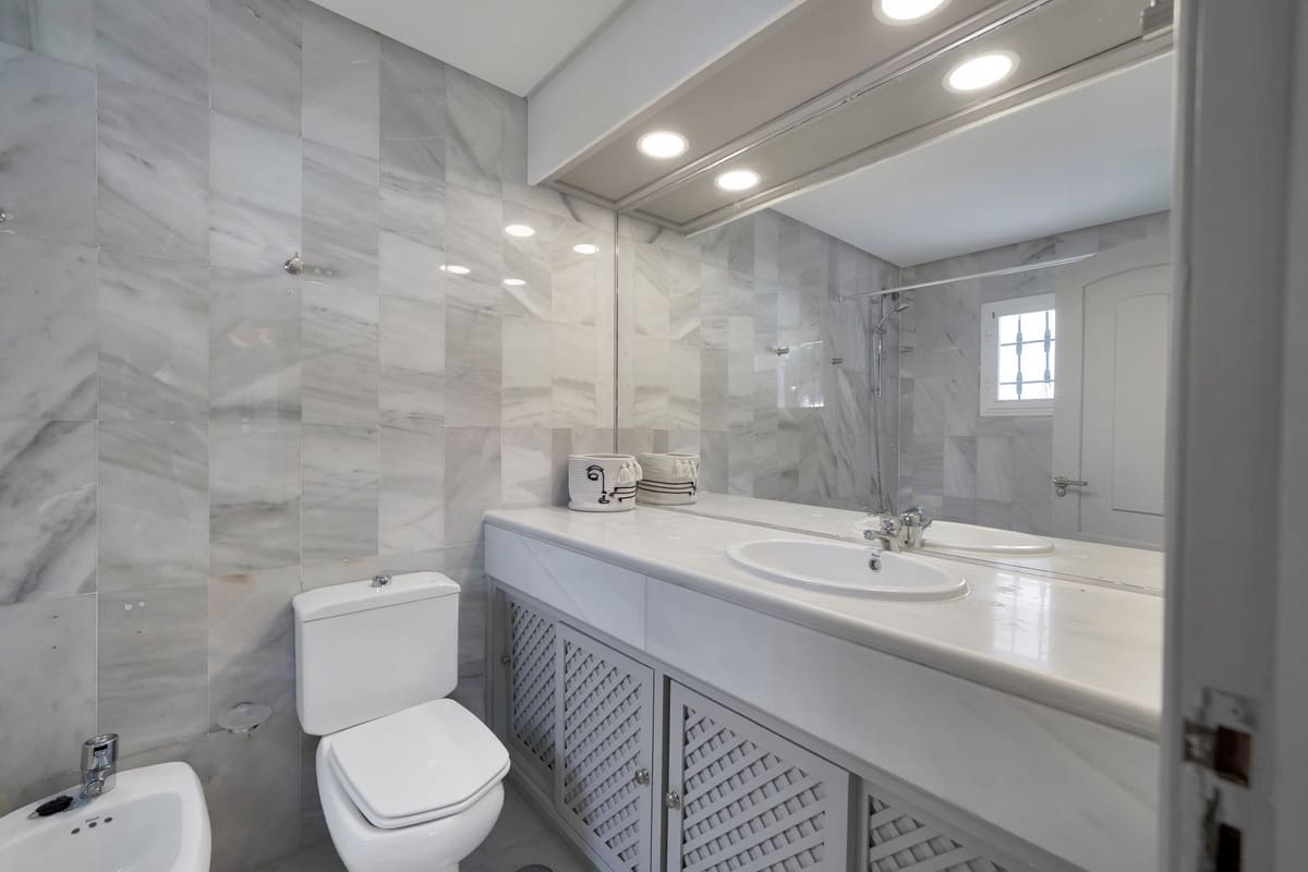 4 soverom Hus til salgs i Golden Mile med svømmebasseng - € 890 000 (Ref: 9540053)