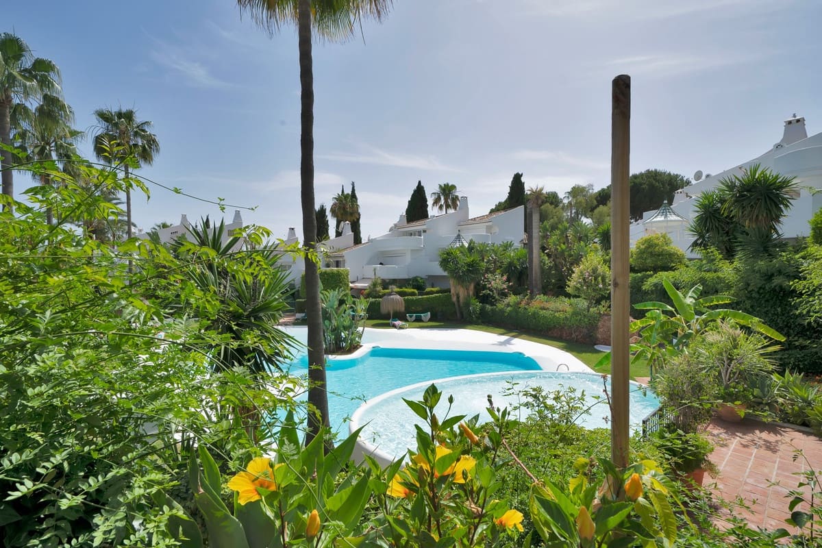 4 soverom Hus til salgs i Golden Mile med svømmebasseng - € 890 000 (Ref: 9540053)