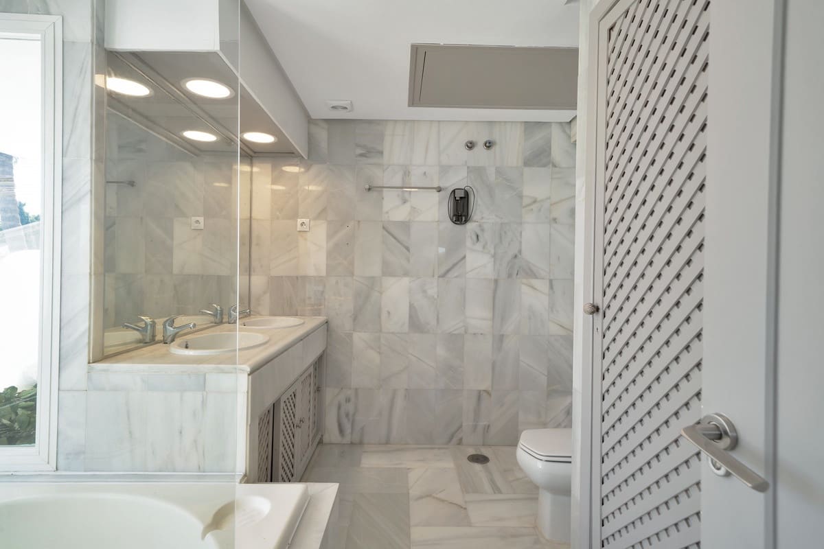 4 soverom Hus til salgs i Golden Mile med svømmebasseng - € 890 000 (Ref: 9540053)