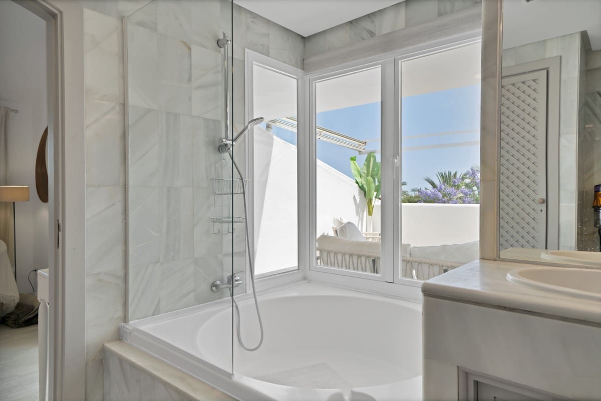 4 soverom Hus til salgs i Golden Mile med svømmebasseng - € 890 000 (Ref: 9540053)