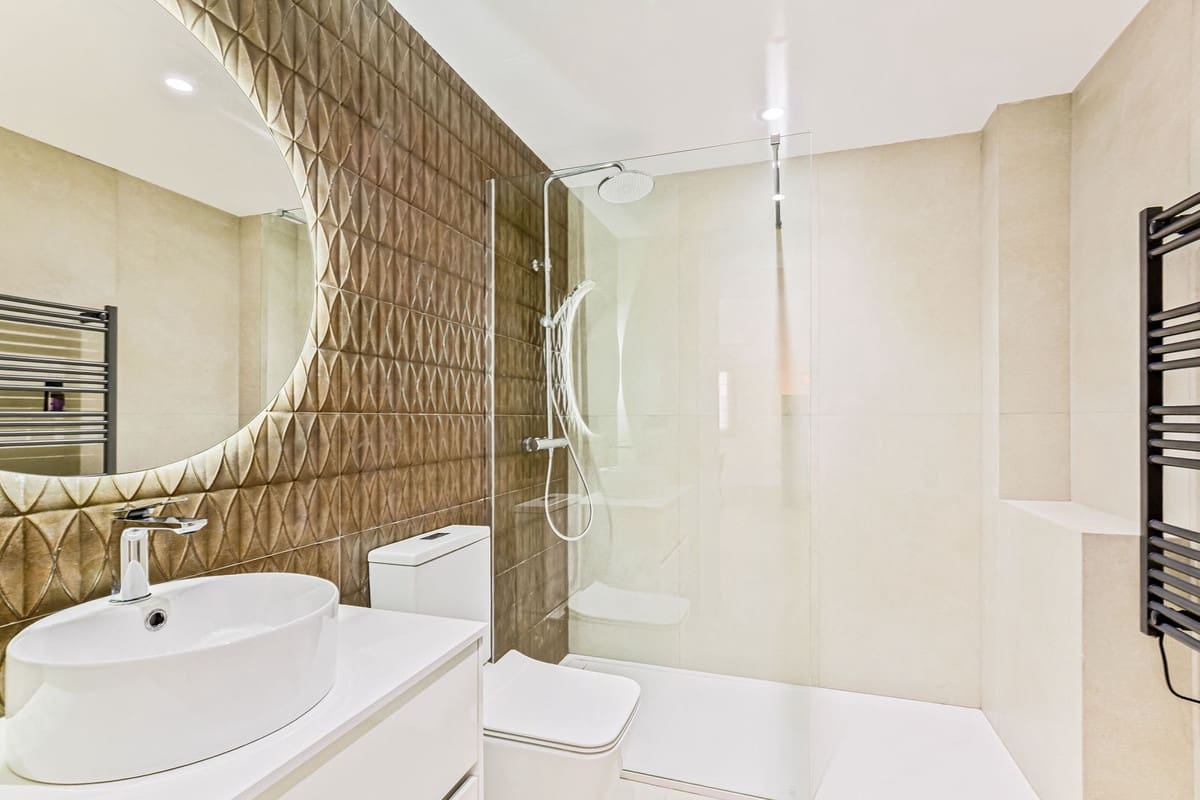 4 sypialnia Apartament na sprzedaż w Puerto Banus z basenem - 895 000 € (Ref: 9540055)