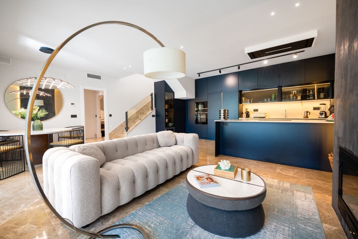 3 bedroom Townhouse for sale in Marbella with pool - € 895,000 (Ref: 9540060)