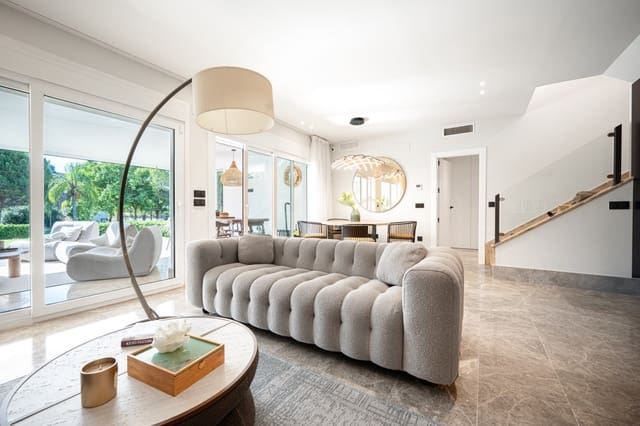 3 bedroom Townhouse for sale in Marbella with pool - € 895,000 (Ref: 9540060)