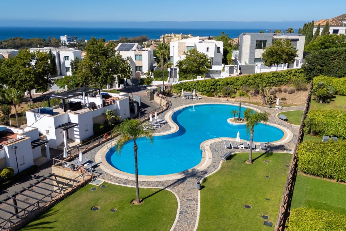 3 bedroom Townhouse for sale in Marbella with pool - € 895,000 (Ref: 9540060)