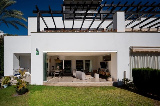3 bedroom Townhouse for sale in Marbella with pool - € 895,000 (Ref: 9540060)
