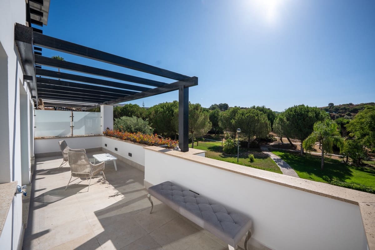 3 bedroom Townhouse for sale in Marbella with pool - € 895,000 (Ref: 9540060)