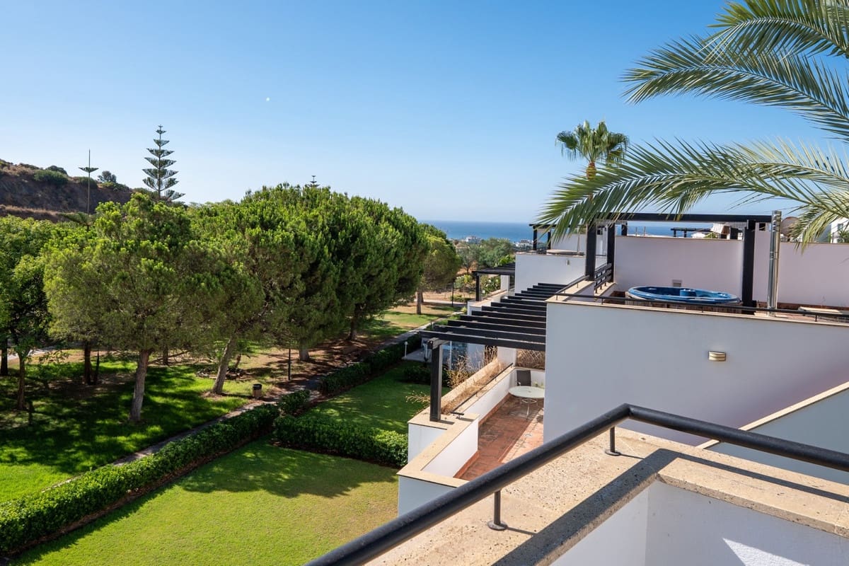 3 bedroom Townhouse for sale in Marbella with pool - € 895,000 (Ref: 9540060)
