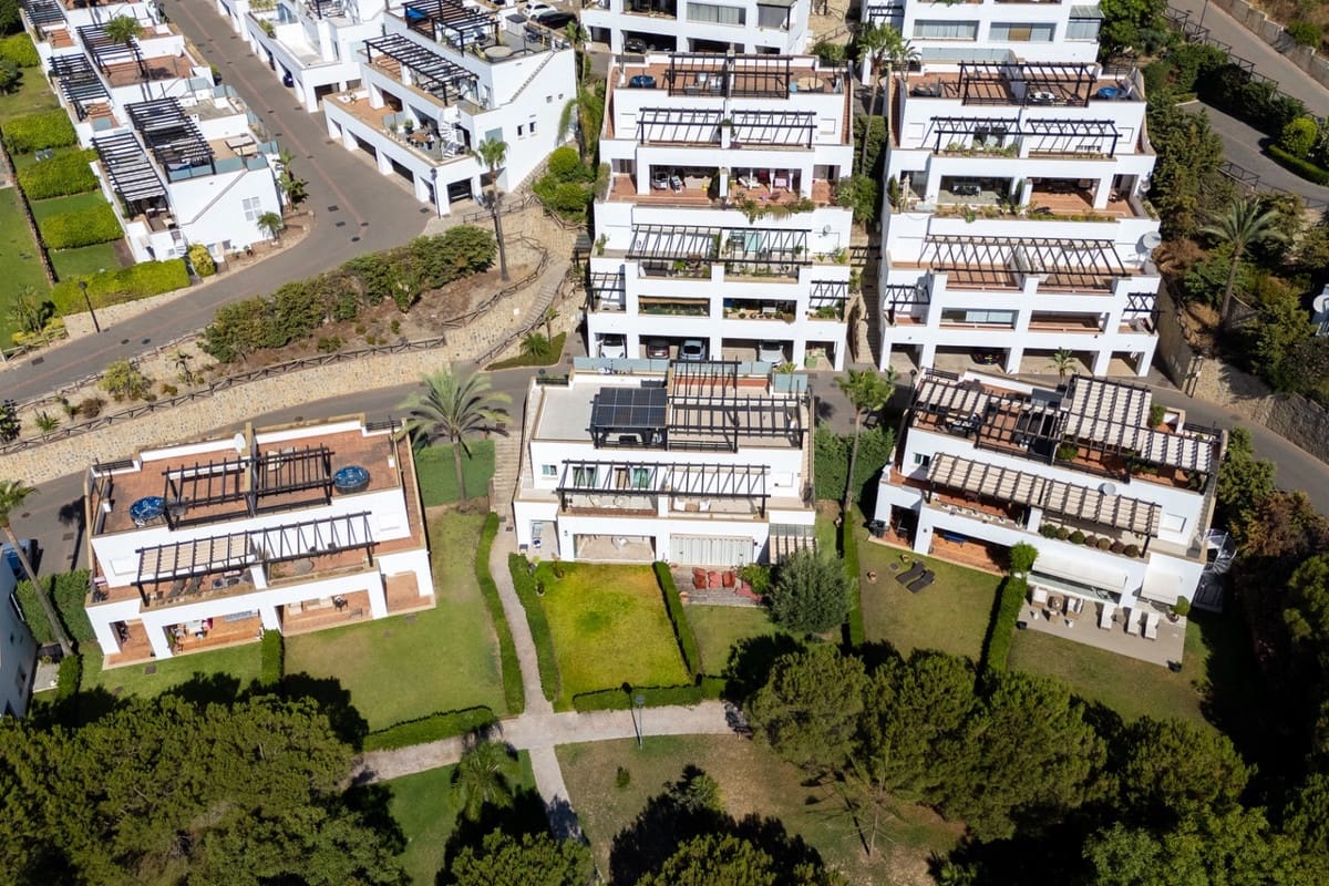 3 bedroom Townhouse for sale in Marbella with pool - € 895,000 (Ref: 9540060)