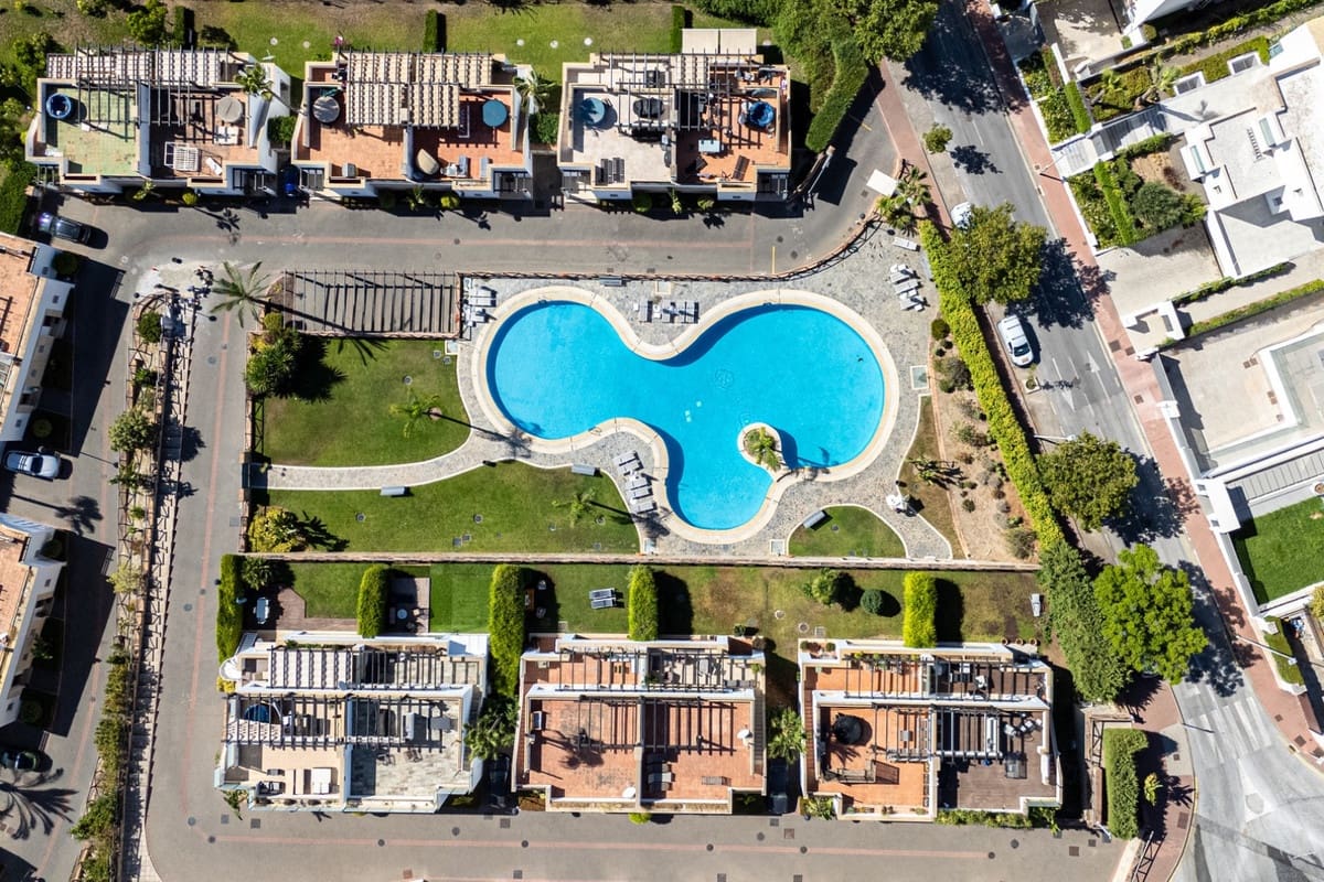 3 bedroom Townhouse for sale in Marbella with pool - € 895,000 (Ref: 9540060)