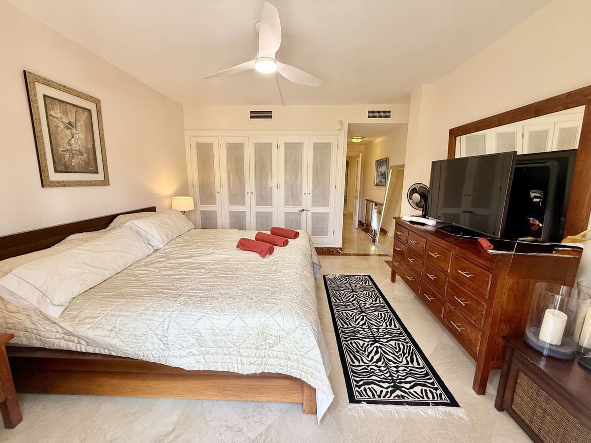 4 quarto Casa em Banda para venda em La Quinta com piscina - 895 000 € (Ref: 9540061)