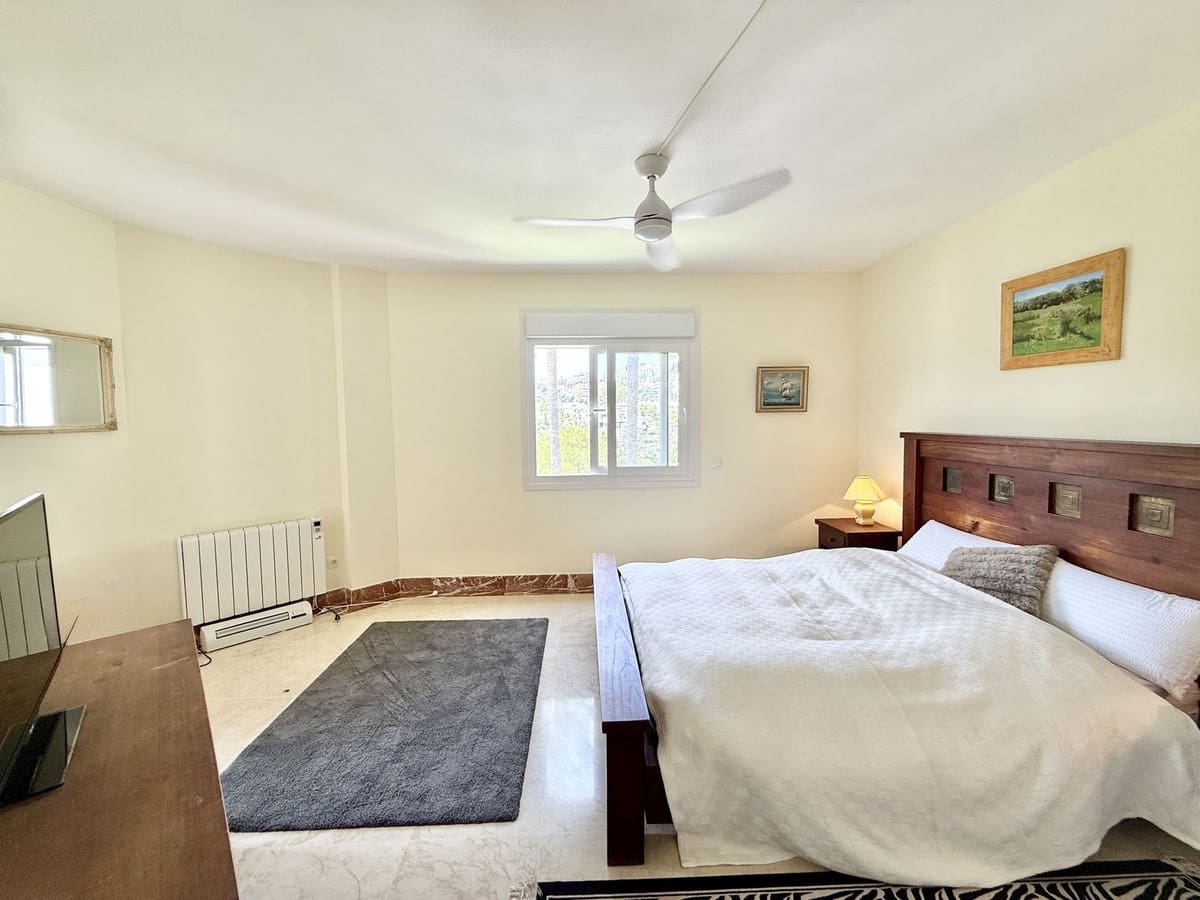 4 quarto Casa em Banda para venda em La Quinta com piscina - 895 000 € (Ref: 9540061)