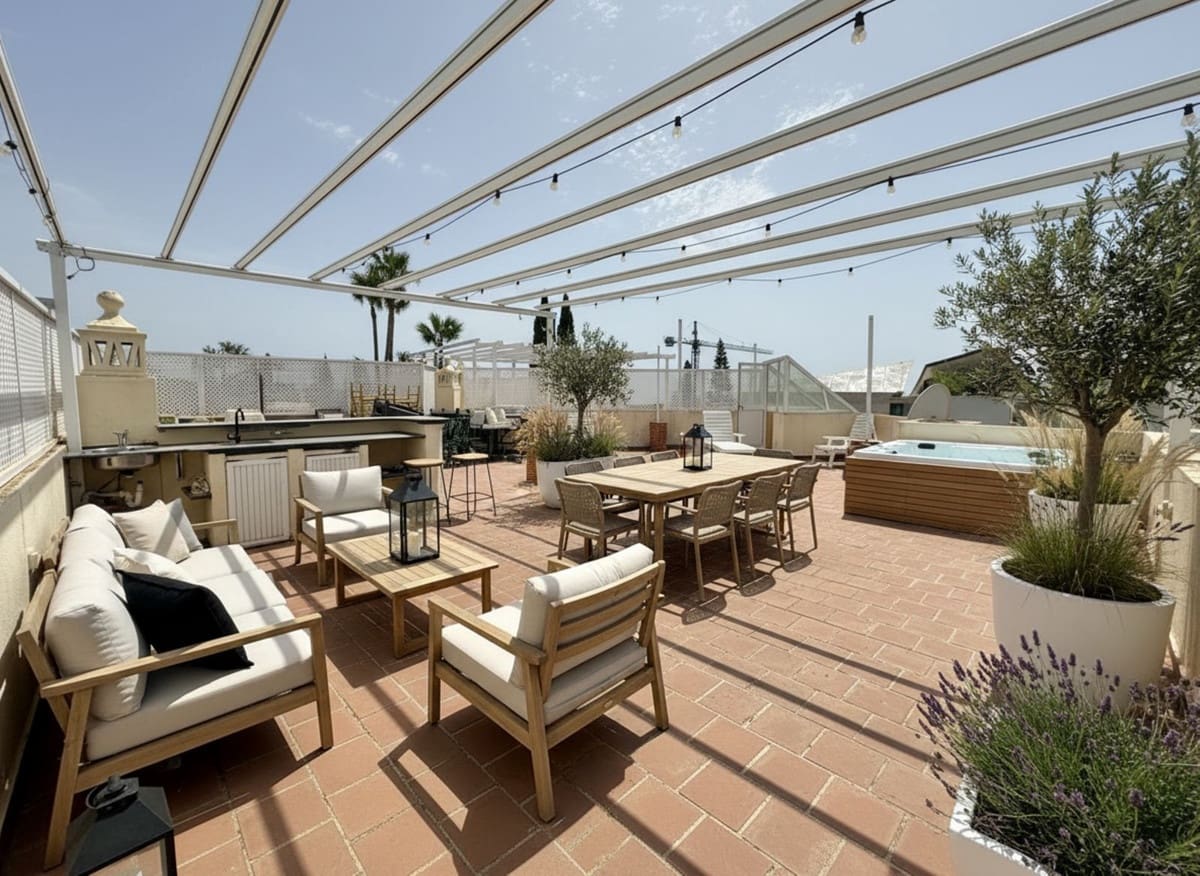 4 quarto Casa em Banda para venda em La Quinta com piscina - 895 000 € (Ref: 9540061)