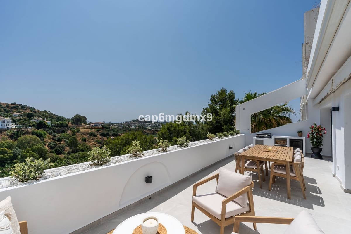 3 makuuhuone Huoneisto myytävänä paikassa La Quinta mukana uima-altaan - 899 000 € (Ref: 9540062)