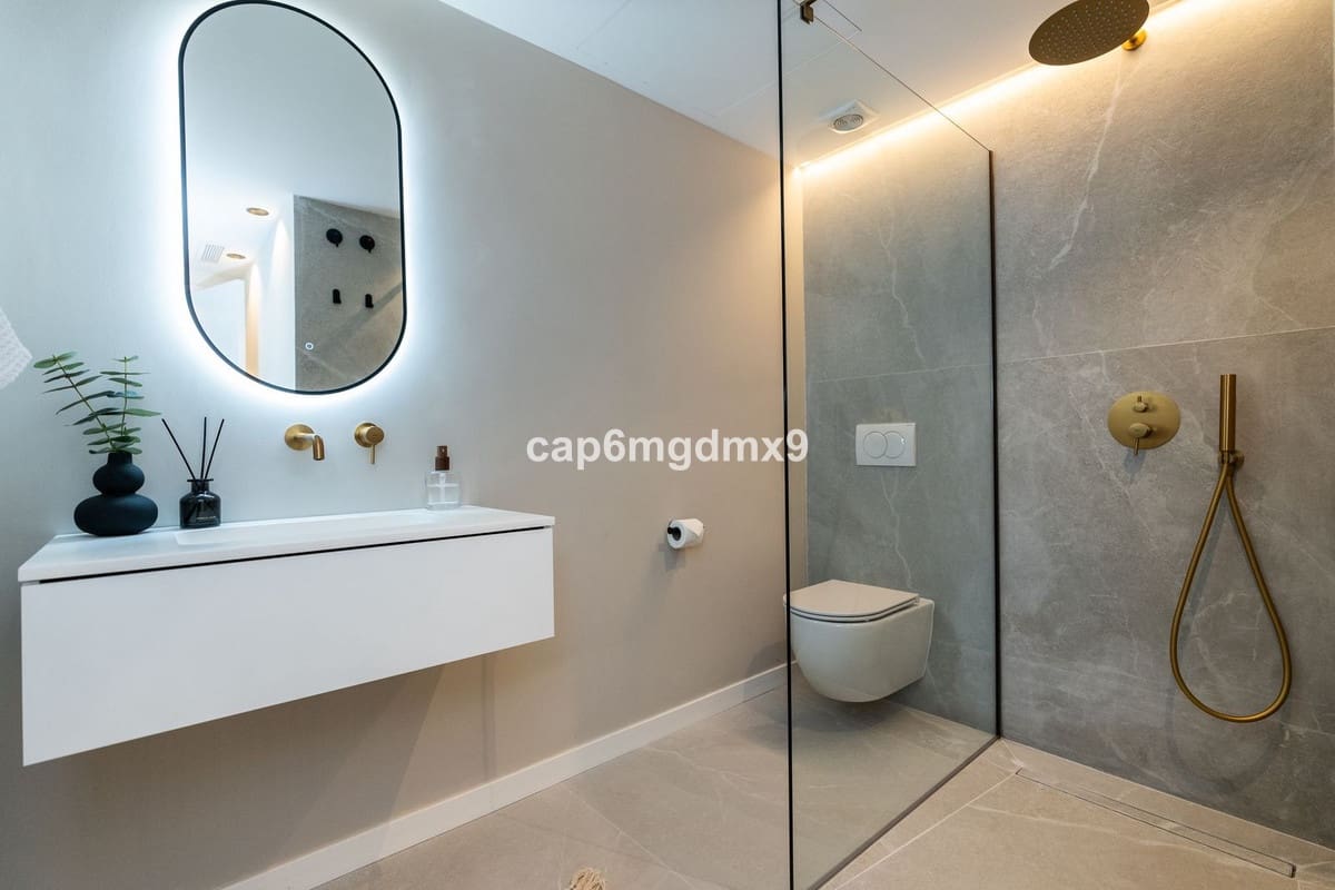 3 makuuhuone Huoneisto myytävänä paikassa La Quinta mukana uima-altaan - 899 000 € (Ref: 9540062)