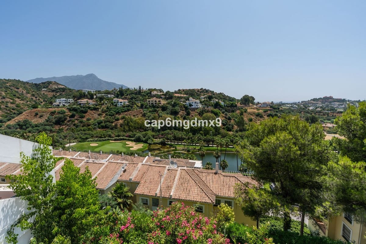 3 makuuhuone Huoneisto myytävänä paikassa La Quinta mukana uima-altaan - 899 000 € (Ref: 9540062)