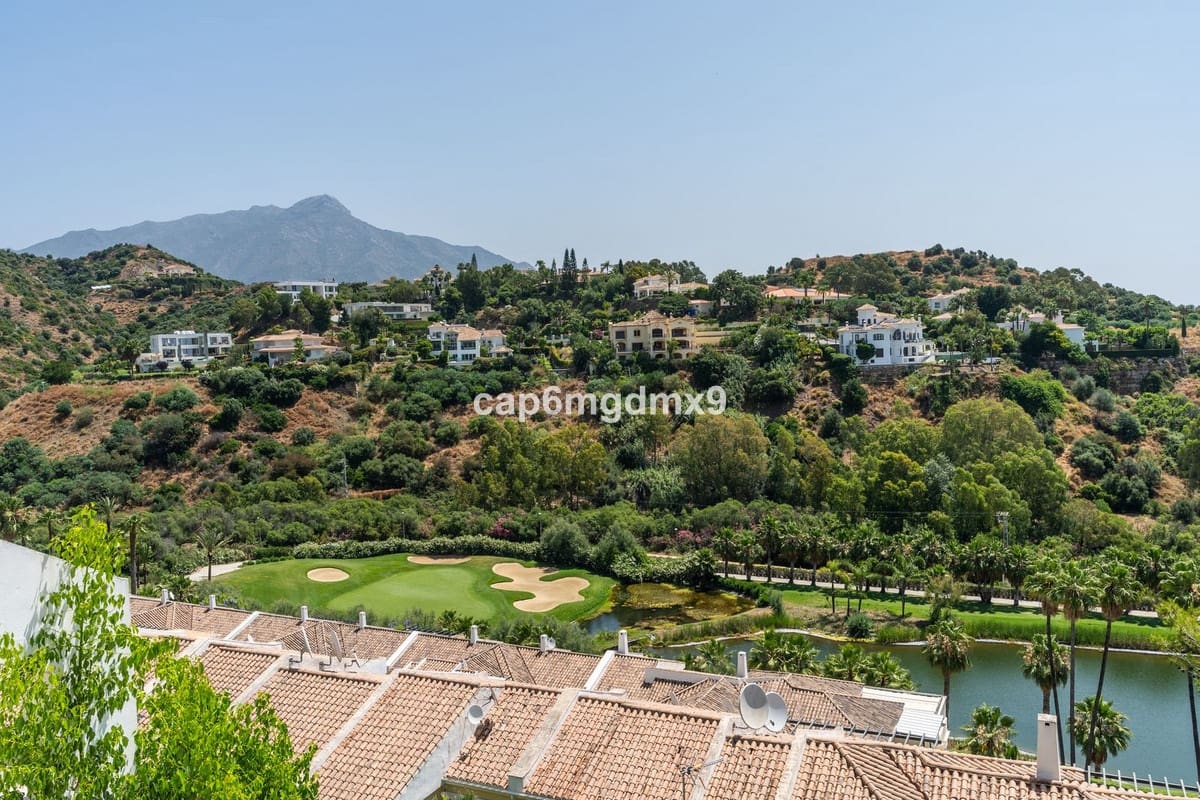 3 makuuhuone Huoneisto myytävänä paikassa La Quinta mukana uima-altaan - 899 000 € (Ref: 9540062)