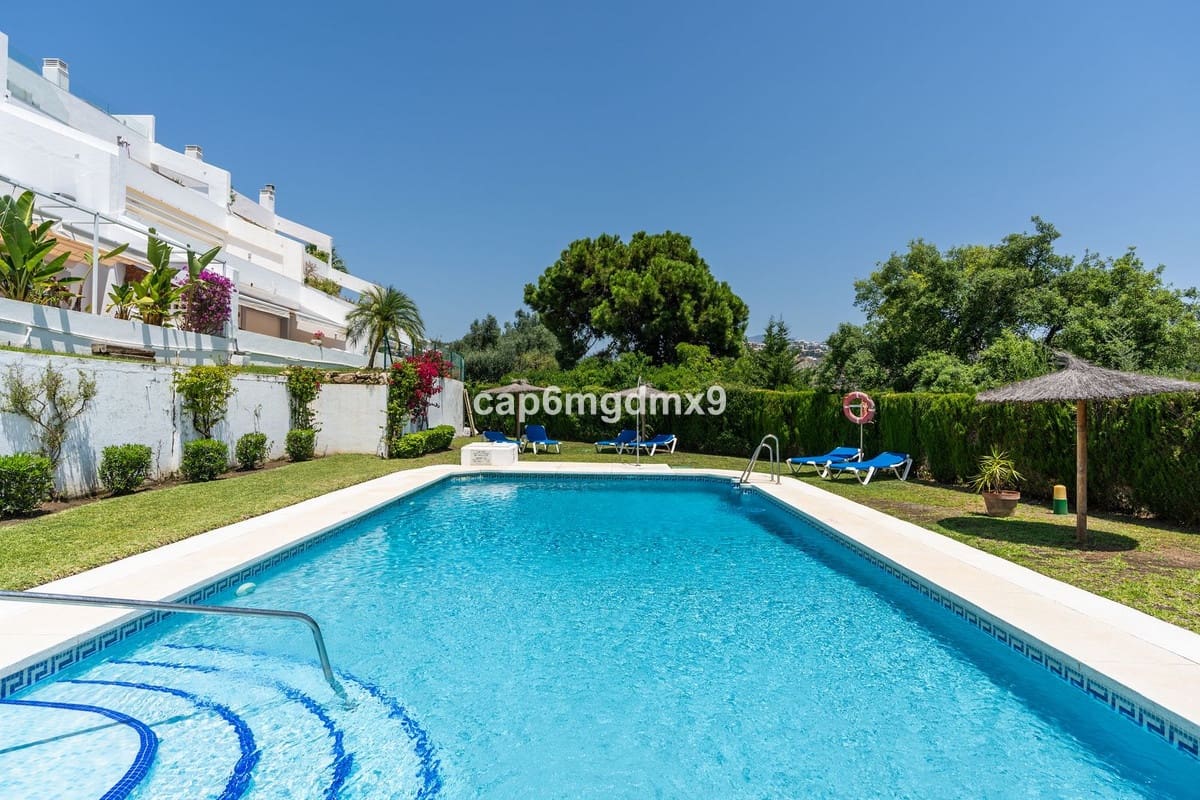 3 makuuhuone Huoneisto myytävänä paikassa La Quinta mukana uima-altaan - 899 000 € (Ref: 9540062)