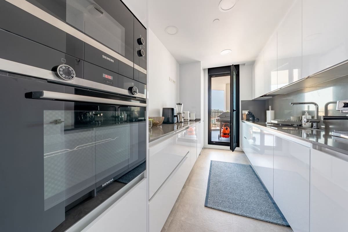 3 sypialnia Apartament na sprzedaż w Miasto Malaga z basenem garażem - 899 000 € (Ref: 9540063)