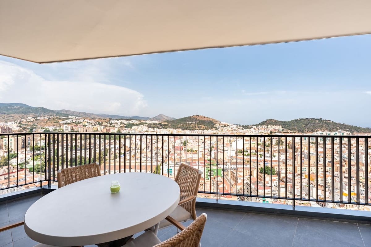 3 sypialnia Apartament na sprzedaż w Miasto Malaga z basenem garażem - 899 000 € (Ref: 9540063)