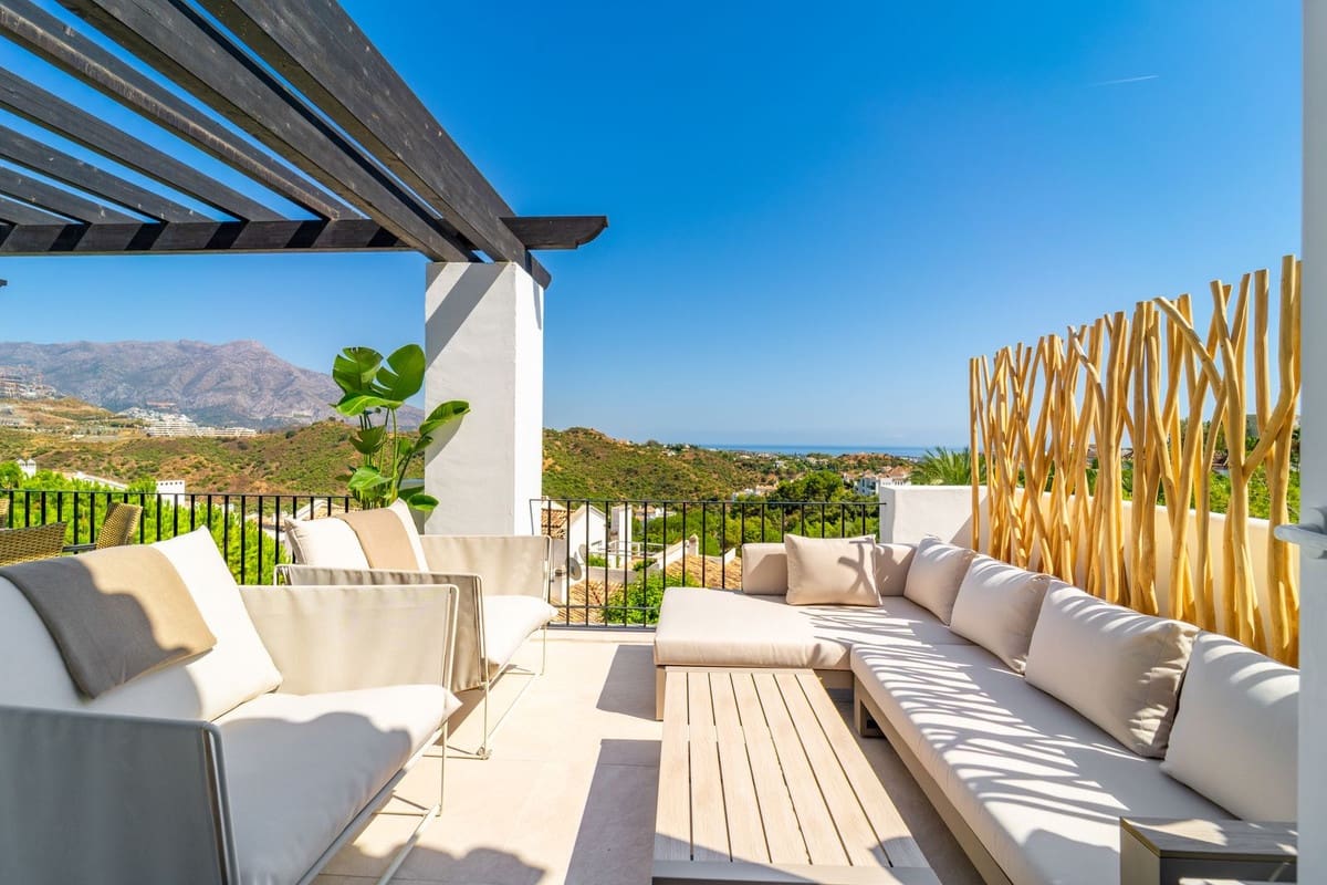 3 quarto Penthouse para venda em La Quinta com piscina garagem - 899 000 € (Ref: 9540064)