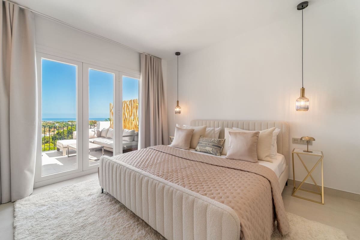 3 quarto Penthouse para venda em La Quinta com piscina garagem - 899 000 € (Ref: 9540064)