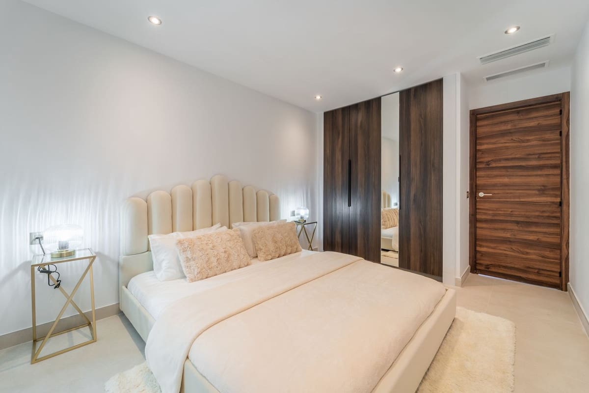 3 quarto Penthouse para venda em La Quinta com piscina garagem - 899 000 € (Ref: 9540064)