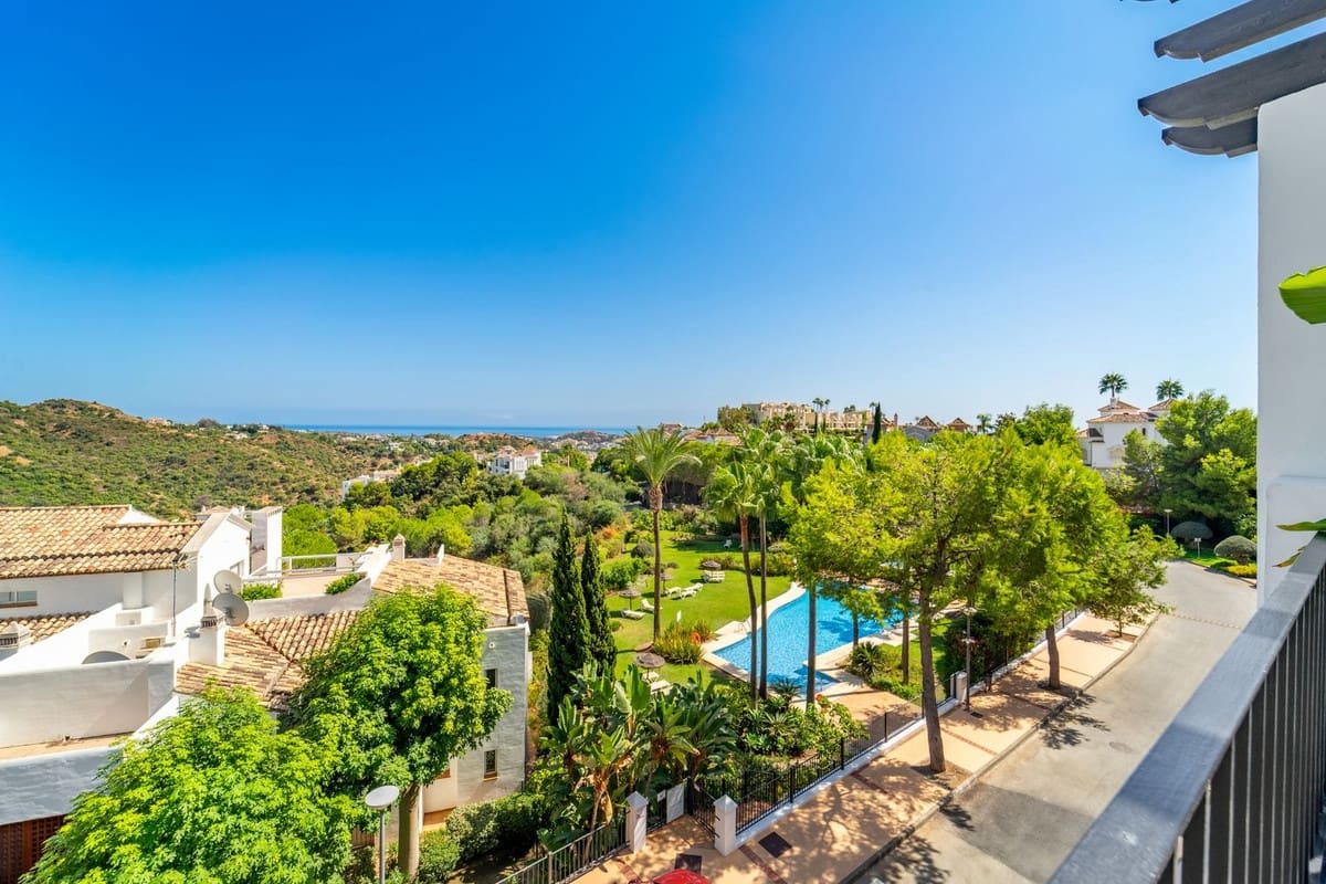 3 quarto Penthouse para venda em La Quinta com piscina garagem - 899 000 € (Ref: 9540064)