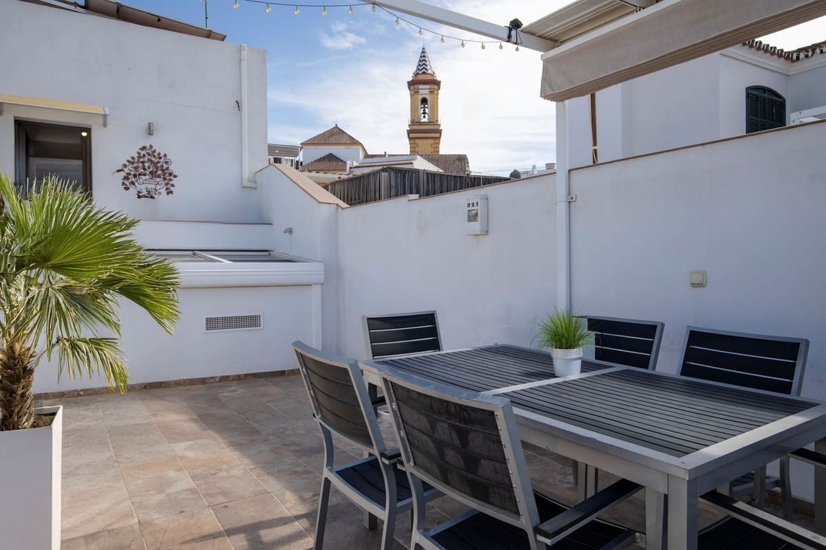 4 makuuhuone Huvila myytävänä paikassa Estepona mukana 
autotalli - 850 000 € (Ref: 9540065)