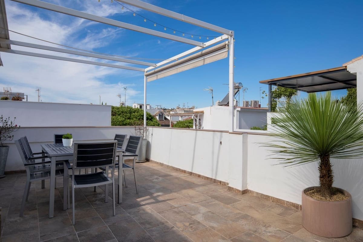 4 makuuhuone Huvila myytävänä paikassa Estepona mukana 
autotalli - 850 000 € (Ref: 9540065)