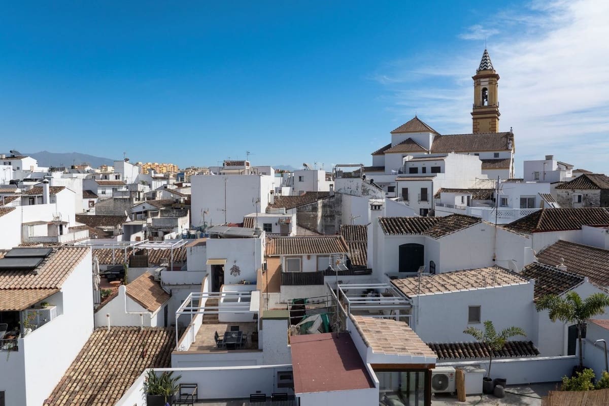 4 makuuhuone Huvila myytävänä paikassa Estepona mukana 
autotalli - 850 000 € (Ref: 9540065)