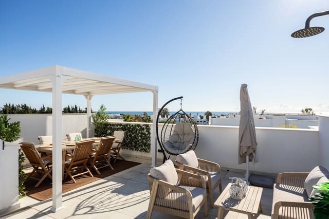 3 bedroom Townhouse for sale in Centro, Estepona with pool - € 899,000 (Ref: 9540066)