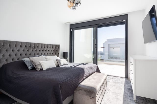 3 bedroom Townhouse for sale in Centro, Estepona with pool - € 899,000 (Ref: 9540066)