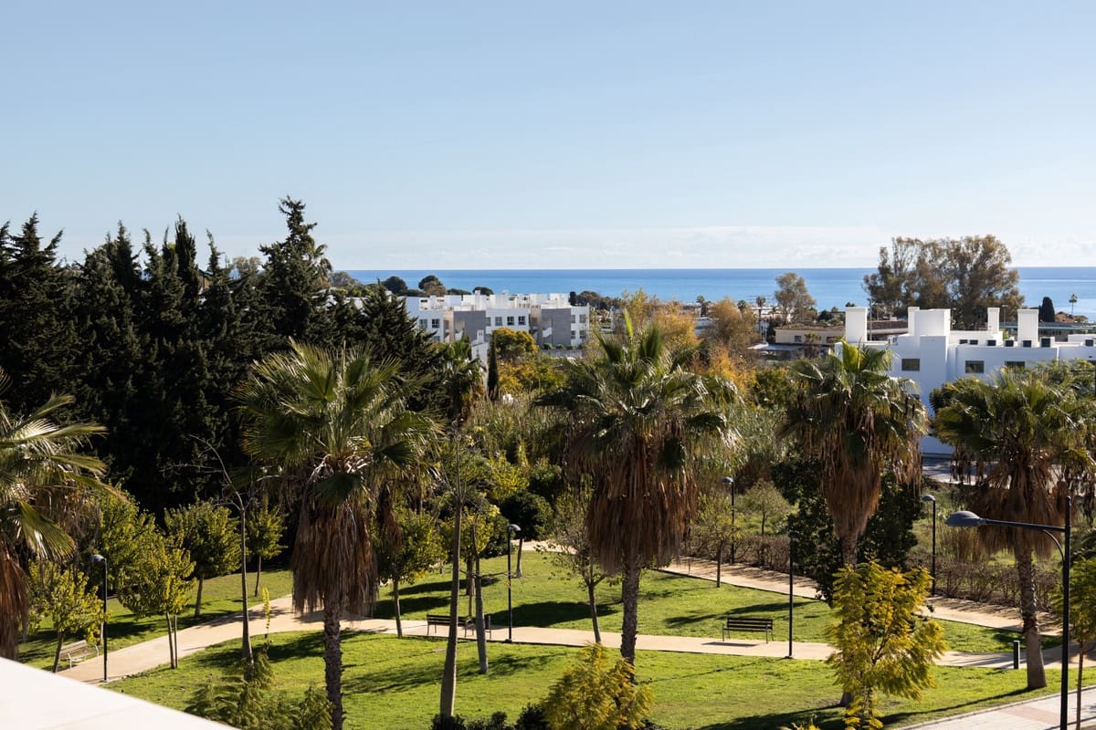 3 bedroom Townhouse for sale in Estepona with pool - € 899,000 (Ref: 9540066)