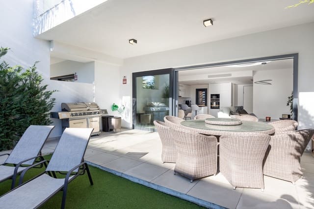 3 makuuhuone Omakotitalo myytävänä paikassa Centro, Estepona mukana uima-altaan - 899 000 € (Ref: 9540066)
