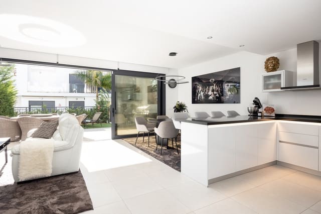 3 makuuhuone Omakotitalo myytävänä paikassa Centro, Estepona mukana uima-altaan - 899 000 € (Ref: 9540066)