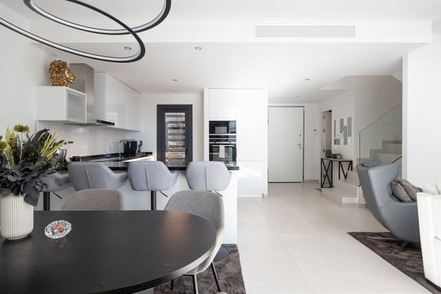 3 makuuhuone Omakotitalo myytävänä paikassa Centro, Estepona mukana uima-altaan - 899 000 € (Ref: 9540066)