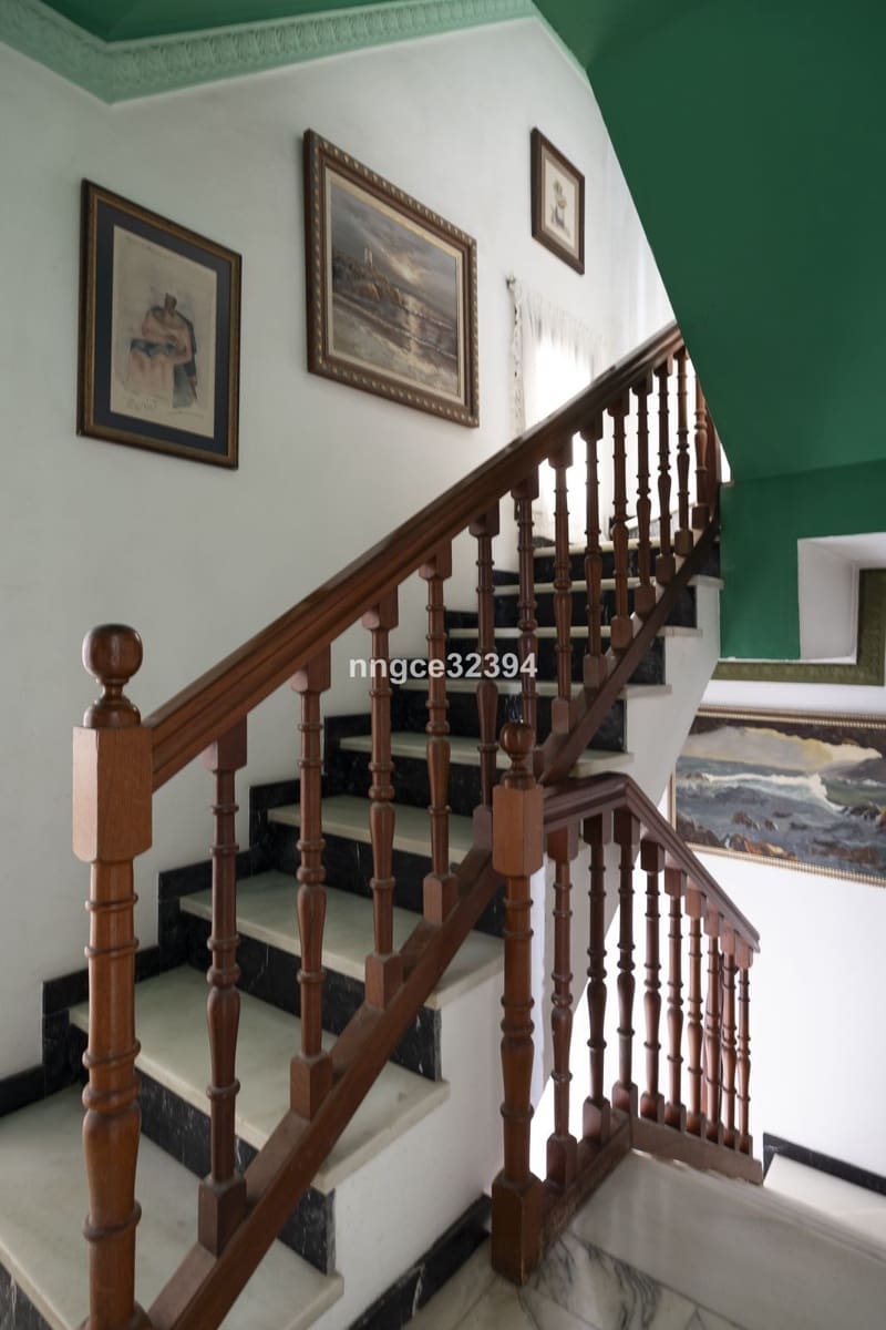 8 sovrum Villa till salu i San Pedro de Alcantara med pool garage - 899 900 € (Ref: 9540067)