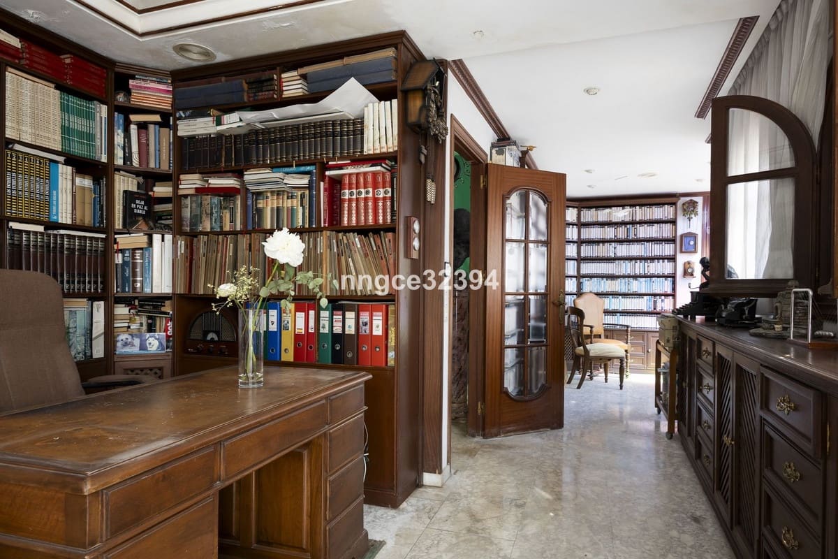 8 sovrum Villa till salu i San Pedro de Alcantara med pool garage - 899 900 € (Ref: 9540067)