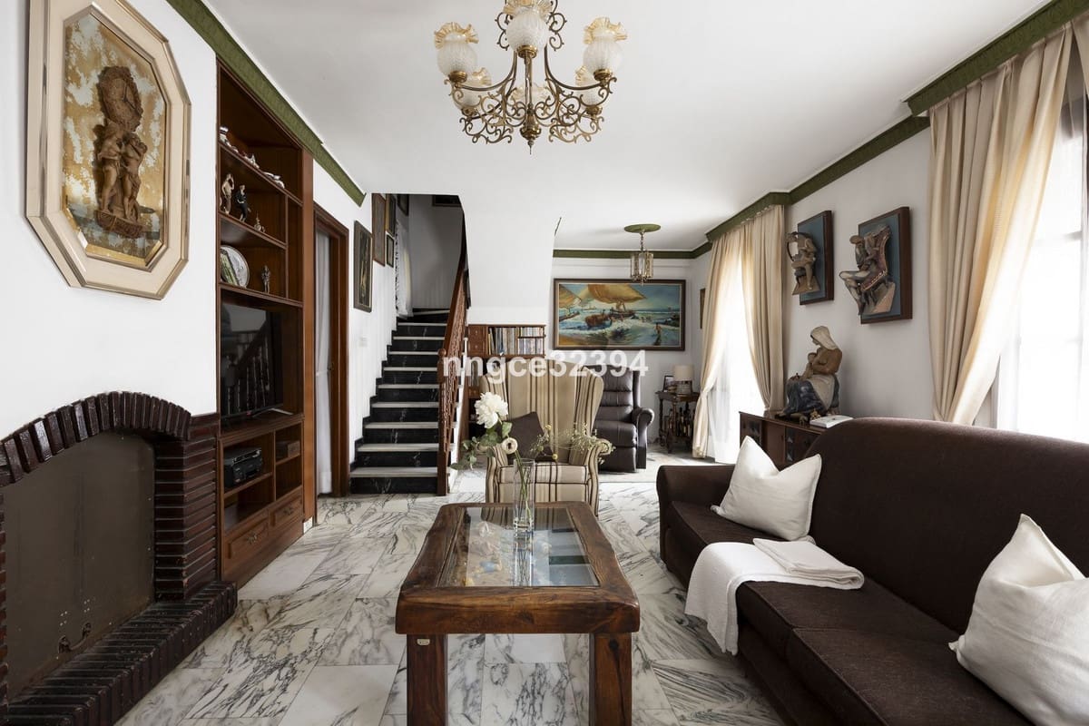 8 sovrum Villa till salu i San Pedro de Alcantara med pool garage - 899 900 € (Ref: 9540067)