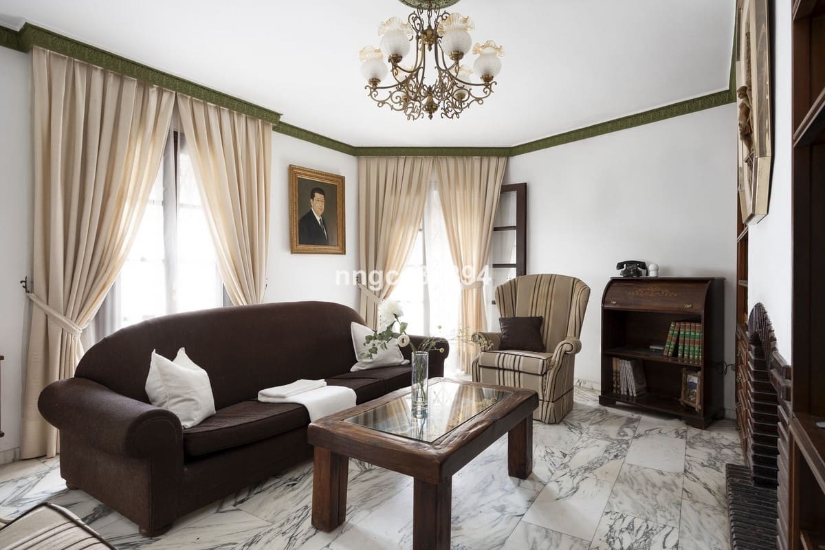 8 sovrum Villa till salu i San Pedro de Alcantara med pool garage - 899 900 € (Ref: 9540067)