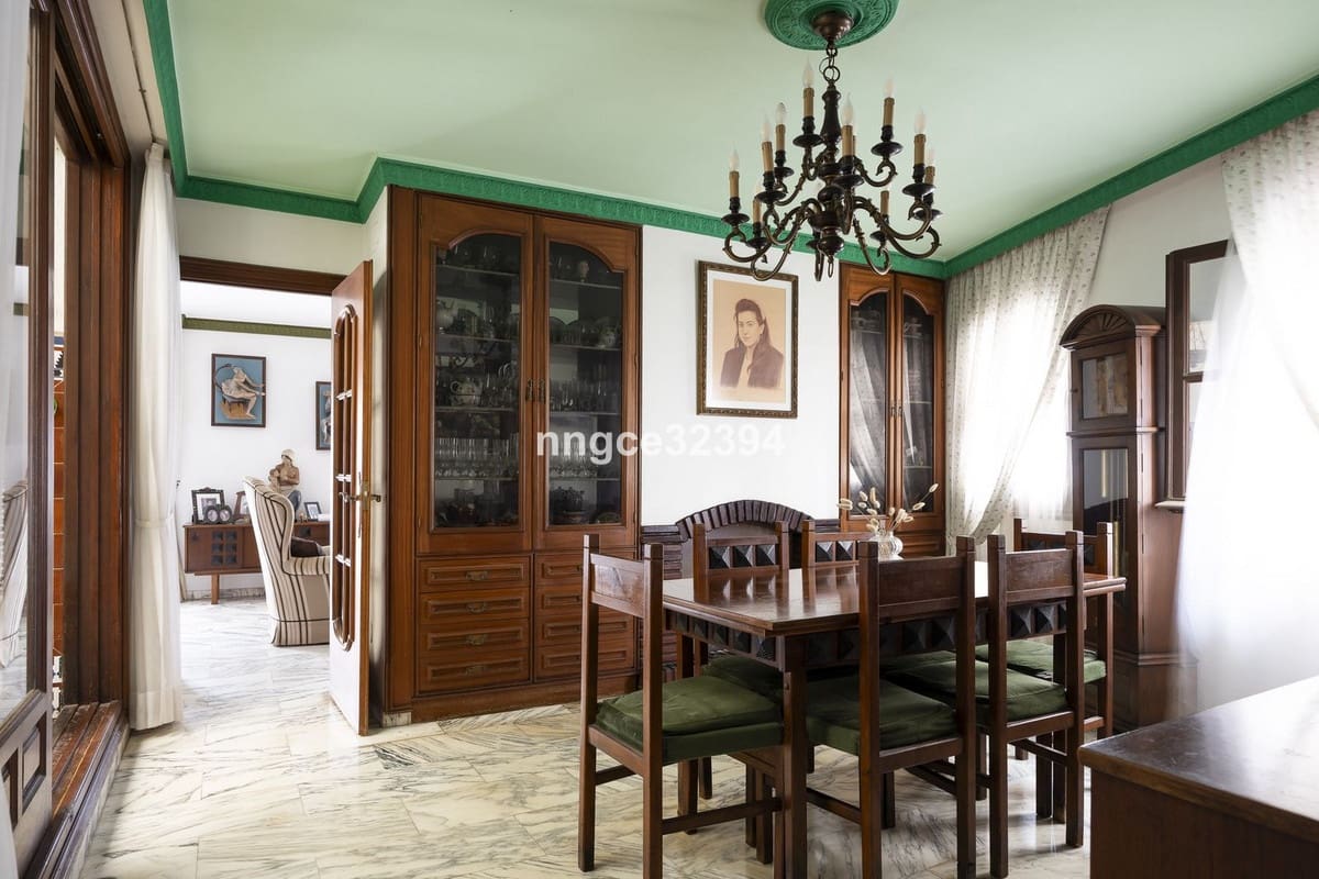 8 sovrum Villa till salu i San Pedro de Alcantara med pool garage - 899 900 € (Ref: 9540067)