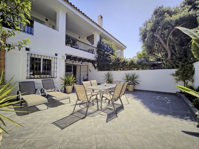 6 bedroom Townhouse for sale in La Dama de Noche - La Alzambra, Marbella with pool - € 899,999 (Ref: 9540069)