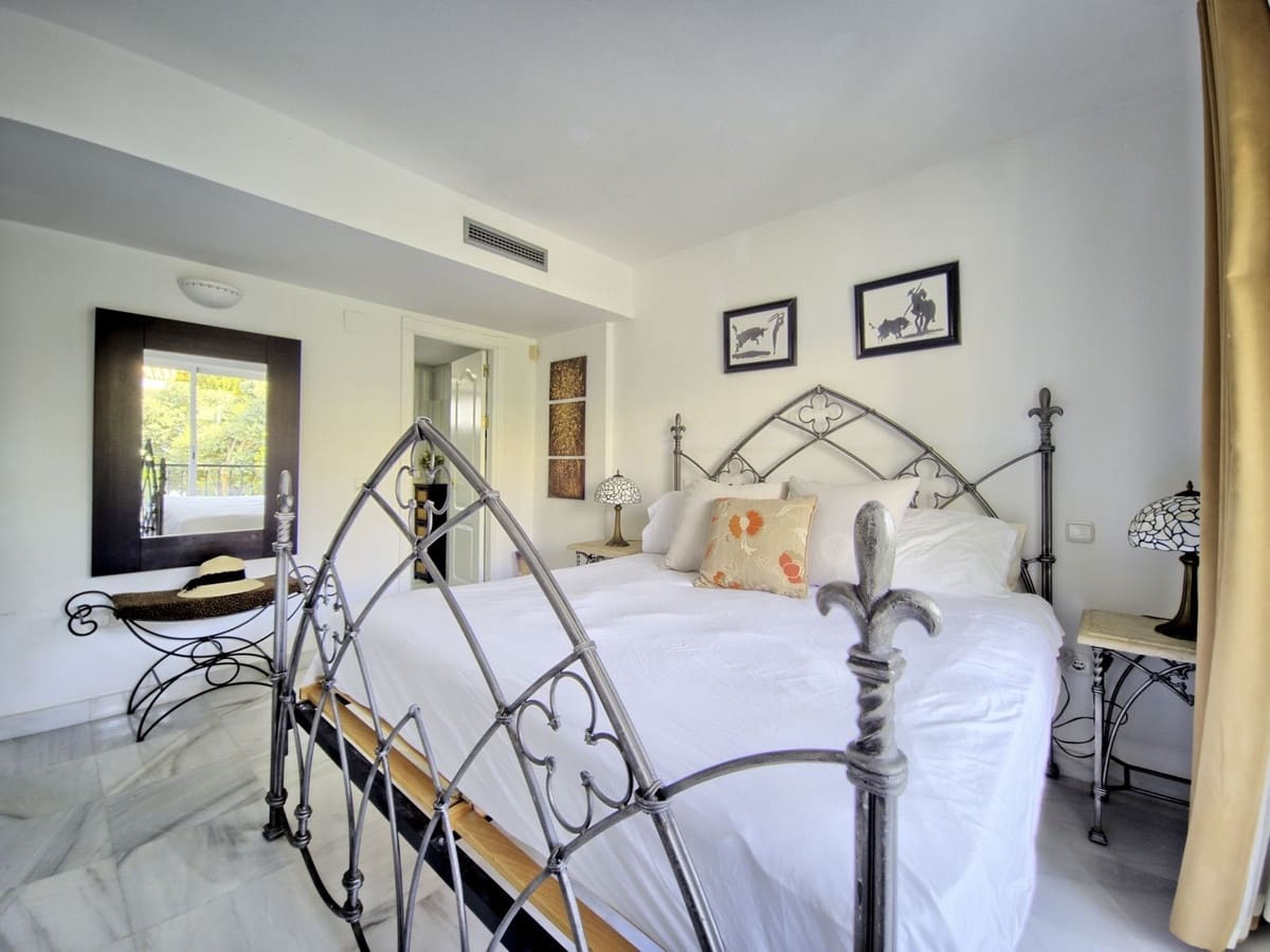 6 bedroom Townhouse for sale in Nueva Andalucia with pool - € 899,999 (Ref: 9540069)