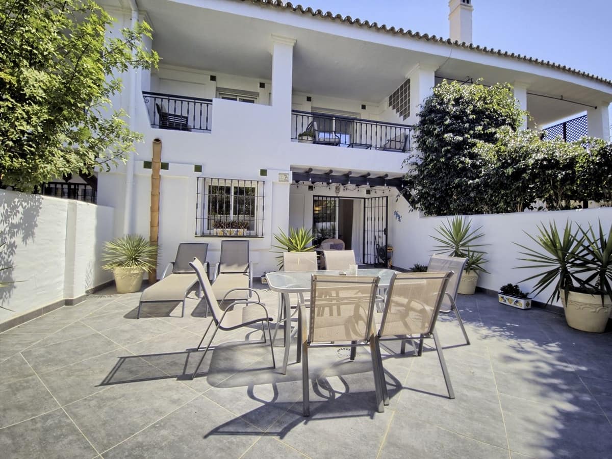 6 bedroom Townhouse for sale in Nueva Andalucia with pool - € 899,999 (Ref: 9540069)